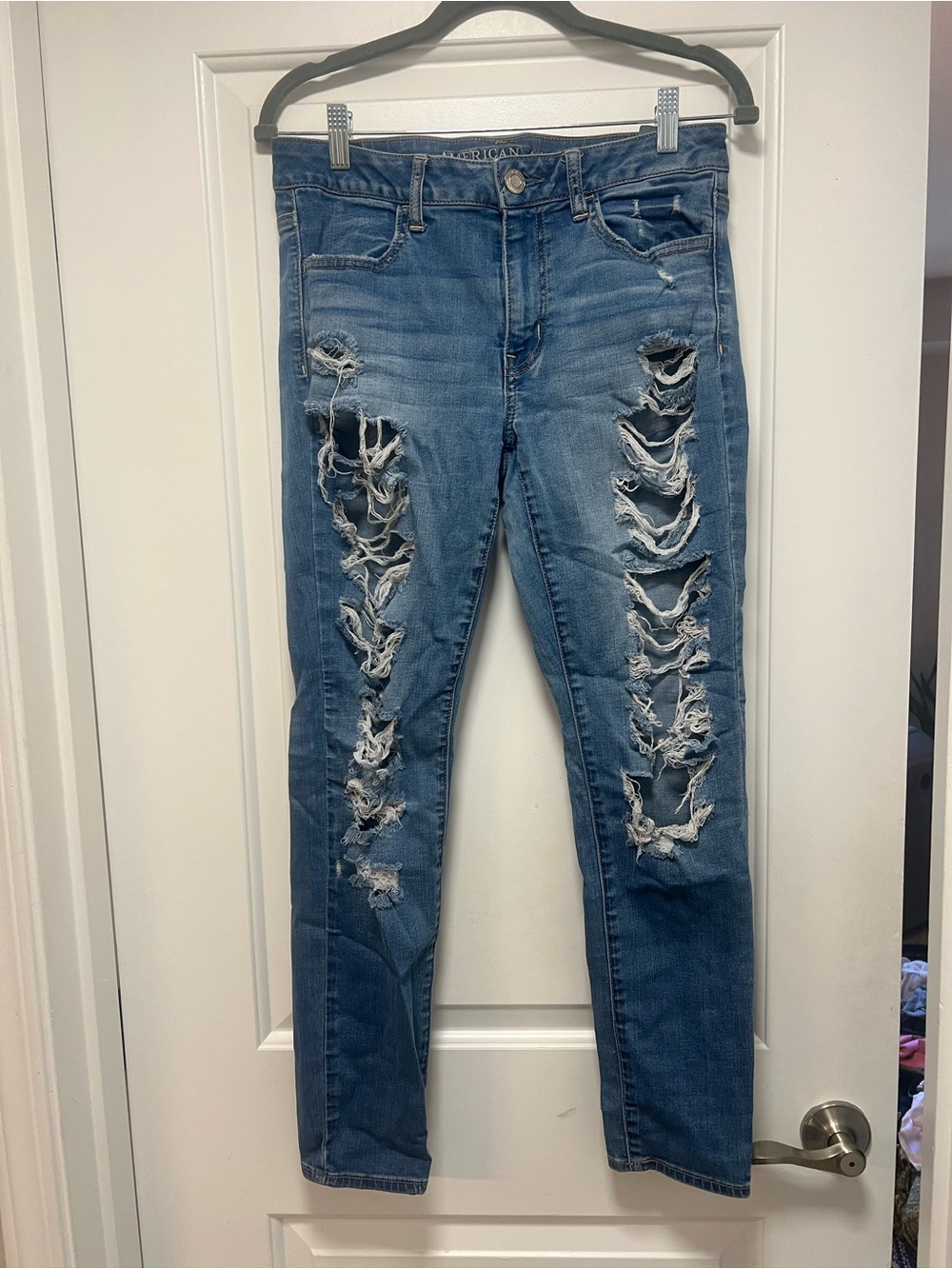 American Eagle Distressed Jegging